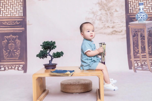 江西宝宝边吃奶边挣扎烦躁